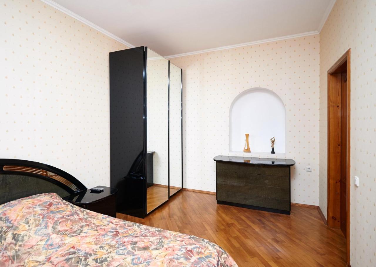 So Fashionable Apartment In The Heart Of Minsk Bagian luar foto
