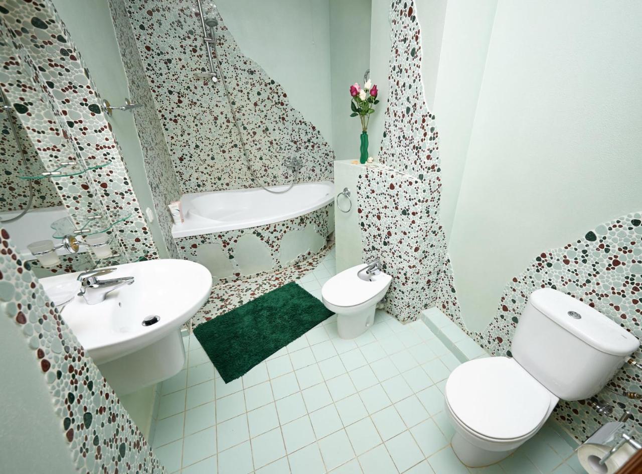 So Fashionable Apartment In The Heart Of Minsk Bagian luar foto